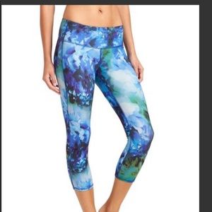Athleta Blue Moon Chaturaga  Capri S.